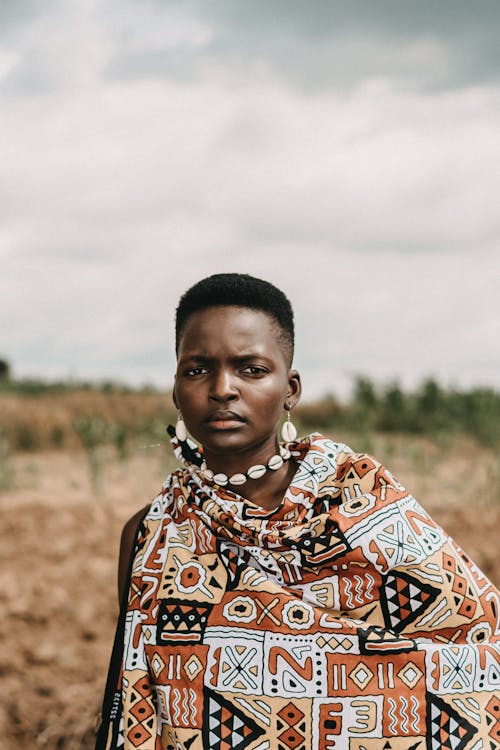 free-photo-of-photo-of-a-woman-in-safari-wearing-a-patterned-clothing